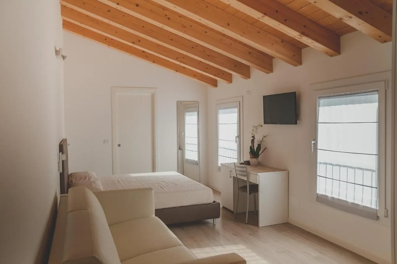 Terra Ferma Rooms&More Salzano 3*,
